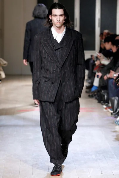 Look 10
